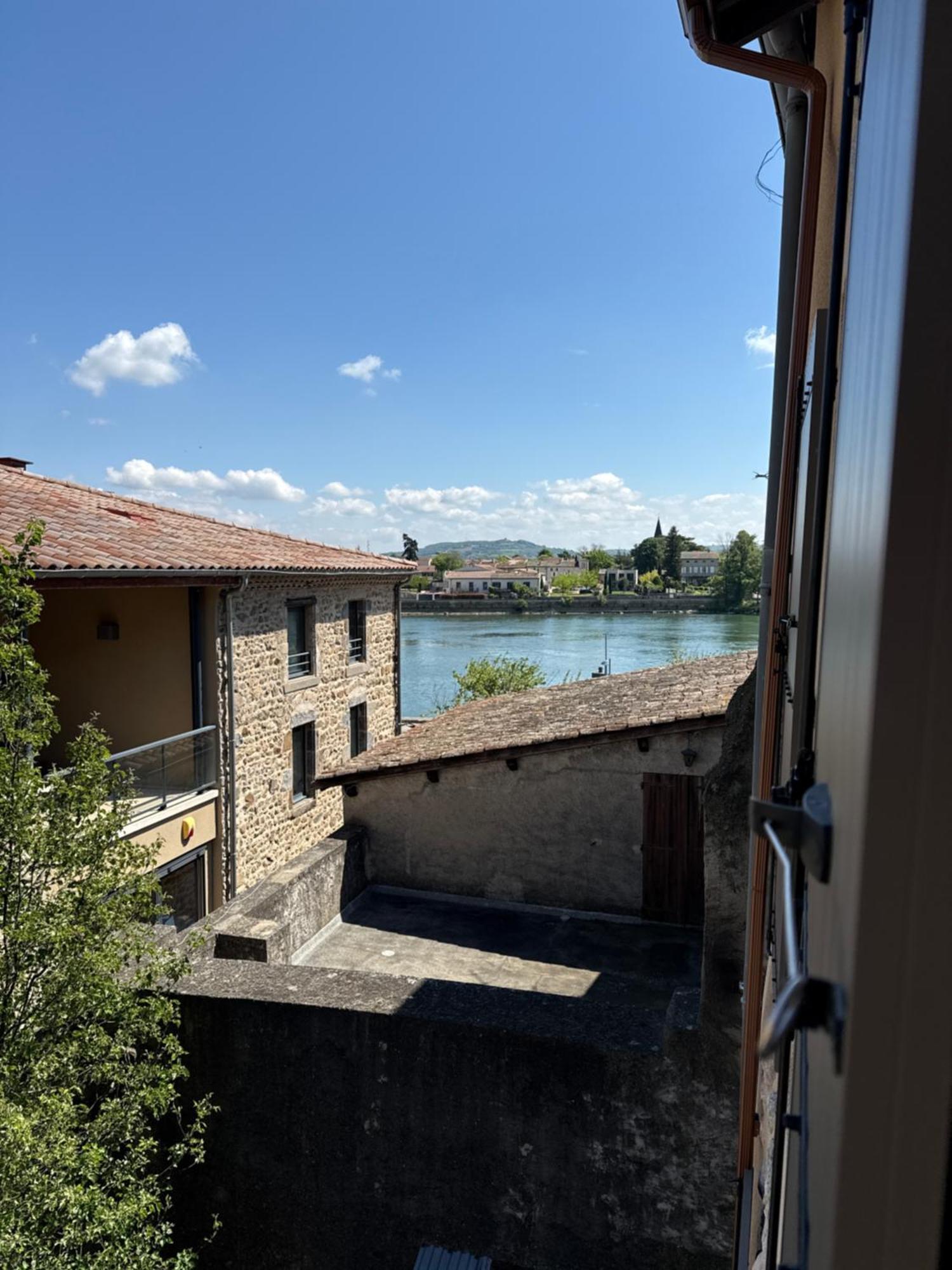 Neufs Avec Garages Dans Maison De Village