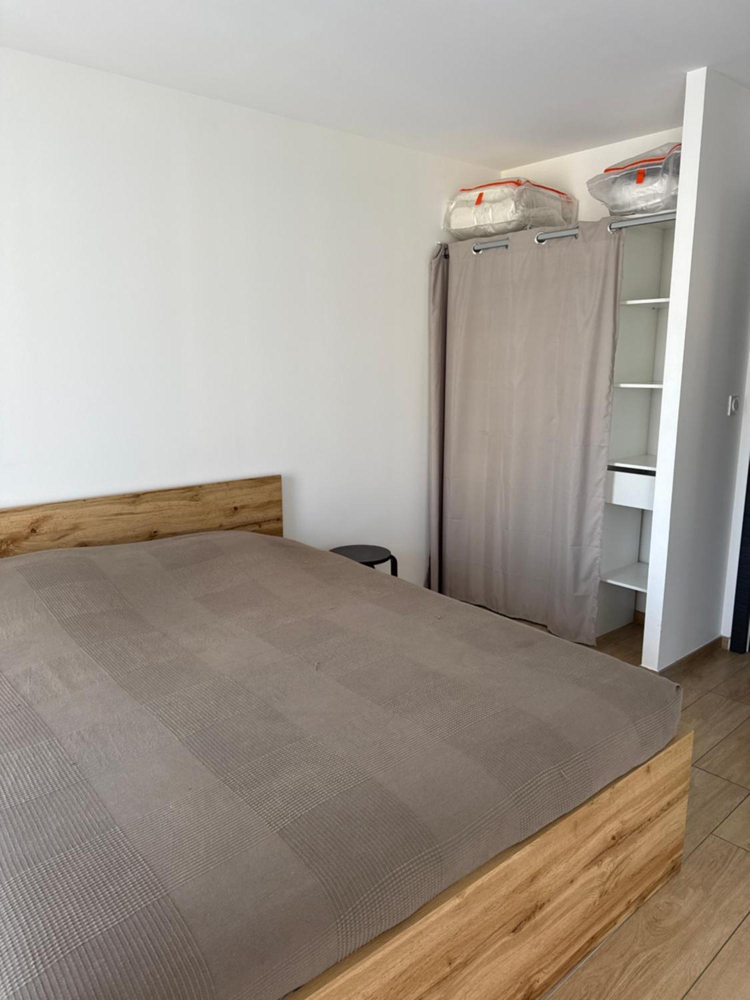 Neufs Avec Garages Dans Maison De Village Andance